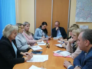 27 октября 2023 года проведена рабочая встреча с участниками проекта "Урегулирование отношений при получении образования детьми в форме семейного образования или самообразования"